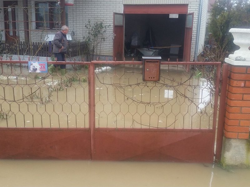 Poplavljeno Vlase i Gornje Trnjane, ugroženo Vinarce